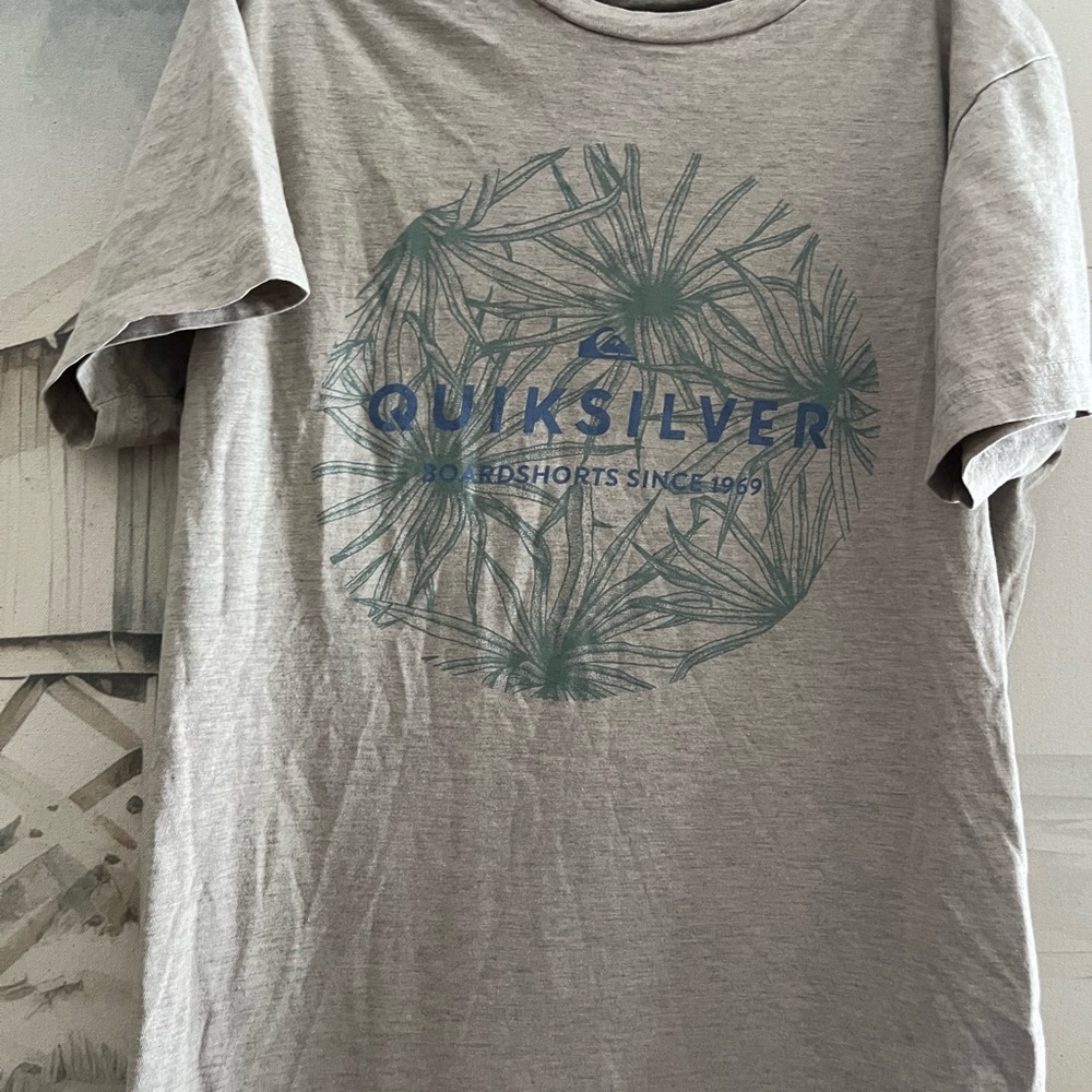 Quicksilver boys t-shirt size:small